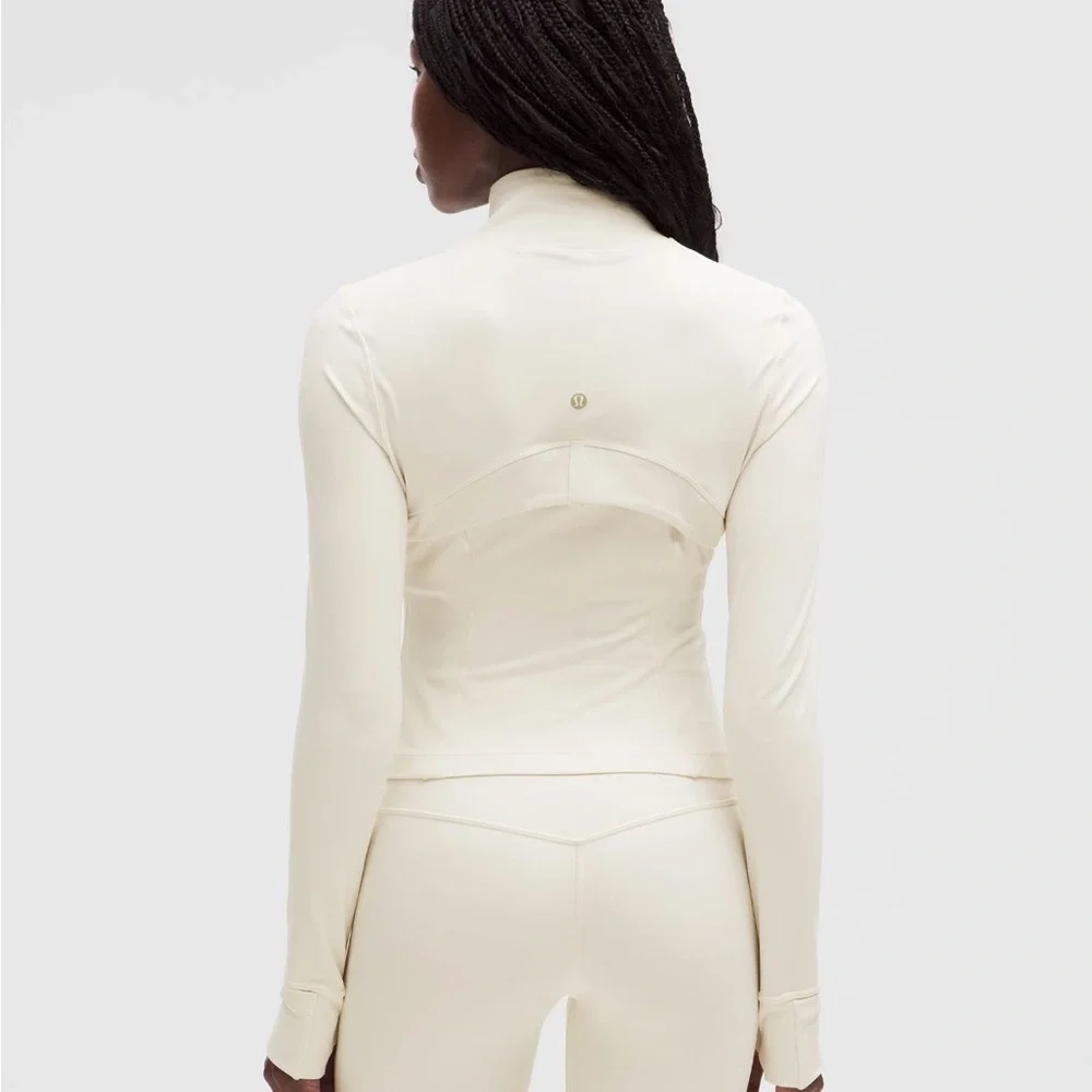 Define Cropped Jacket Nulu Light Ivory and Gold Lululemon - Picture 4 of 4